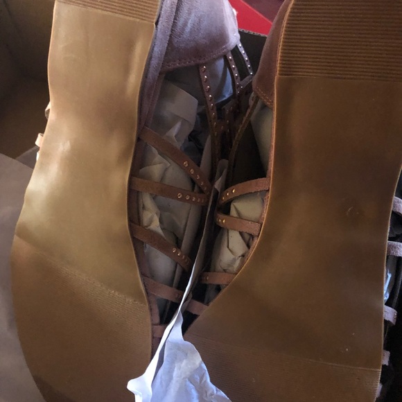 Sandals - Picture 3 of 4